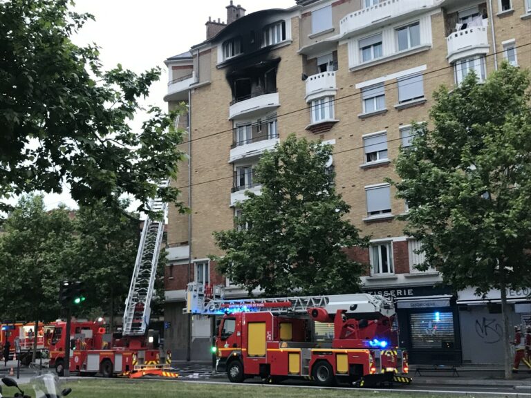 Incendie spectaculaire : un appartement détruit à Paris