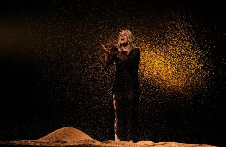 Louane enchante l'Eurovision 2025 : 7e place méritée !