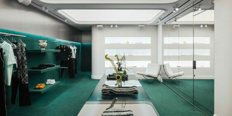 Découvrez la vibrante première boutique Casablanca à Paris