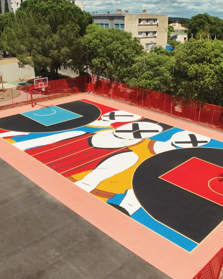 Découvrez l'incroyable terrain de basket artistique de Mara