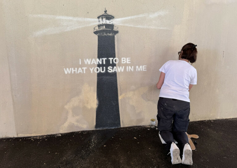 Marseille : Banksy vandalisé avec un tag insolite