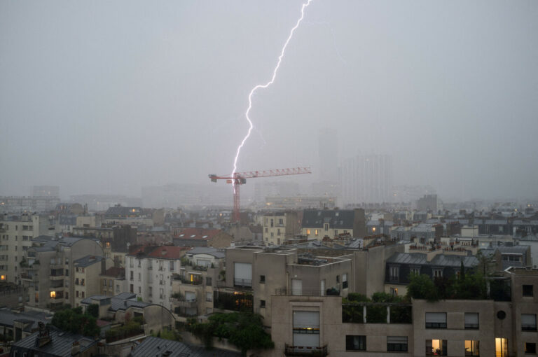 Paris : alerte météo, orages et grêle imminents !