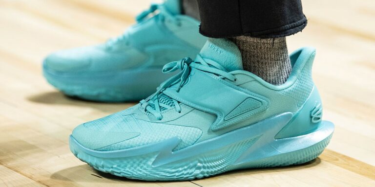 Découvrez la Curry Fox 2 : De'Aaron Fox x Under Armour