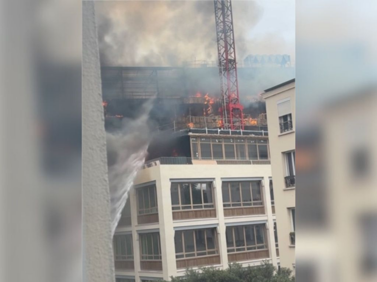 Incendie à Paris : immeuble en chantier ravagé