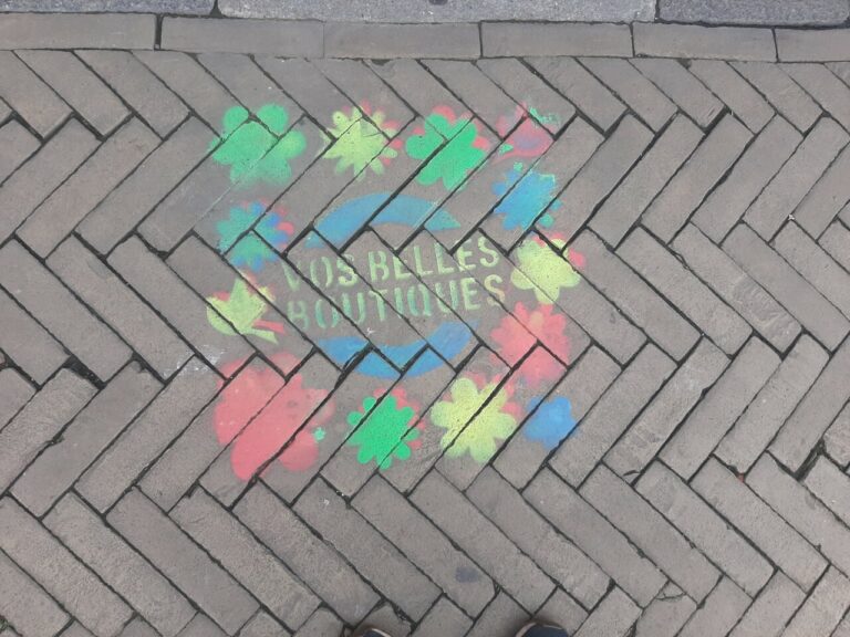 Mystérieux Tags Colorés: Découverte à Dieppe!