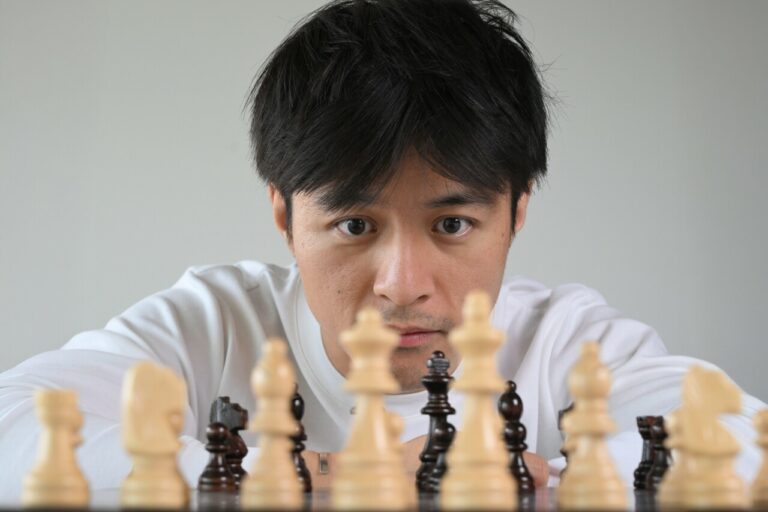 Un maître d'échecs à Paris révolutionne les réseaux!