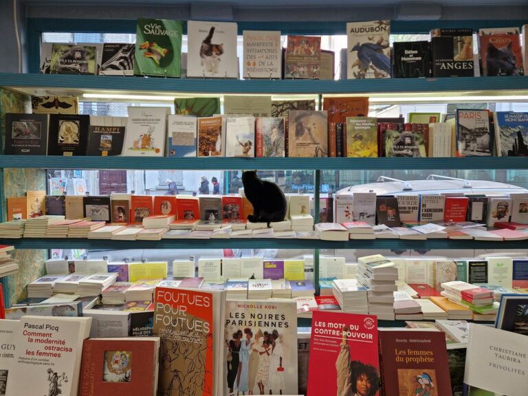 Découvrez les 3 cafés-librairies parisiens incontournables