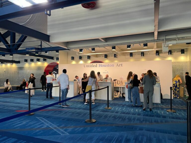 Ventes d'Art à Houston : Succès et Engagement Local
