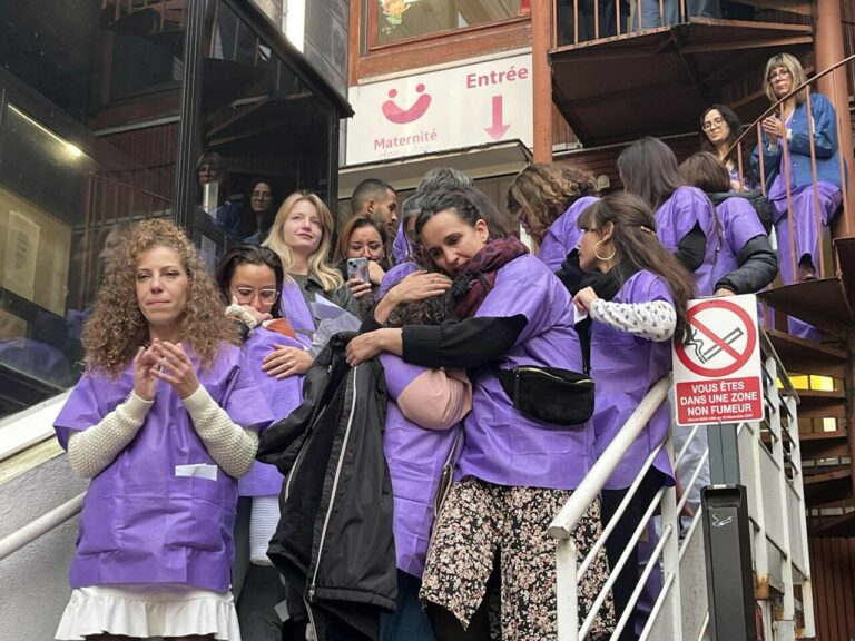 Adieu droits : la maternité des Lilas en deuil