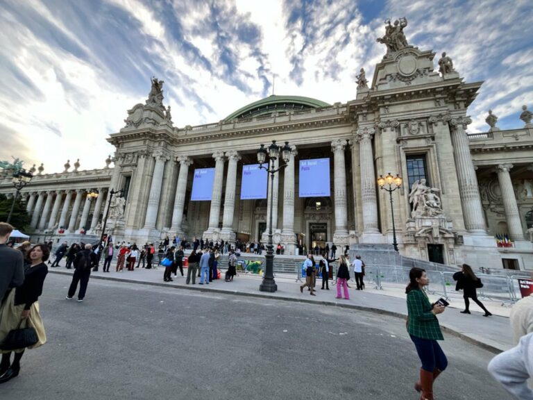 Art Basel Paris : Sécurité Renforcée après Vol au Louvre