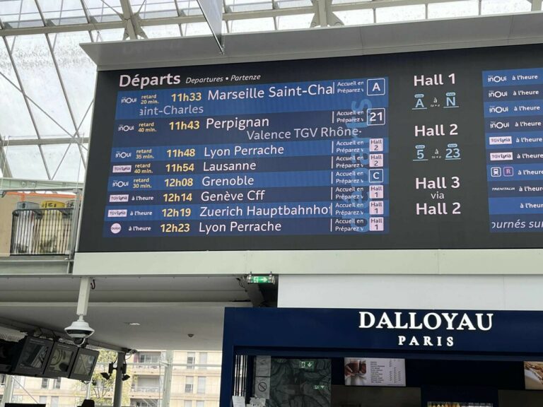 Chaos à Gare de Lyon : TGV bloqués pendant des heures