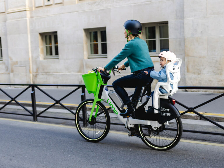 Découvrez les vélos Lime avec sièges enfants à Paris !