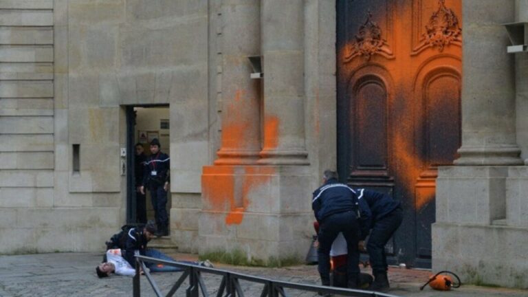 Facture salée pour Matignon après vandalisme coloré
