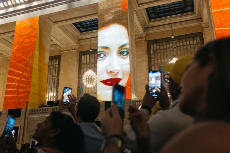 L'artiste de ‘Humans of New York’ métamorphose Grand Central