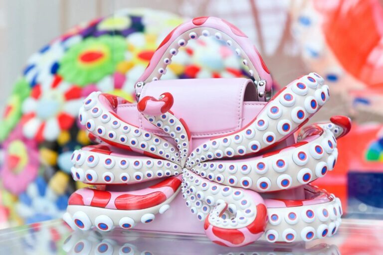 Louis Vuitton & Murakami: Nouveaux Sacs à Art Basel Paris