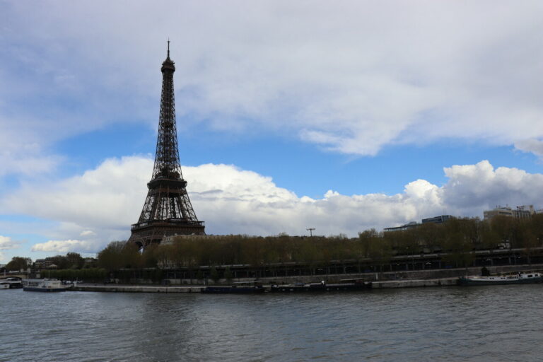 Salaire et primes à la tour Eiffel : le rapport choc
