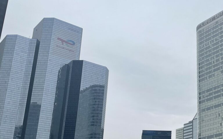 TotalEnergies relance la vente de ses tours à La Défense !