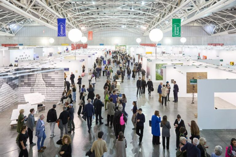 Turin : Baisse de TVA Booste les Ventes à Artissima