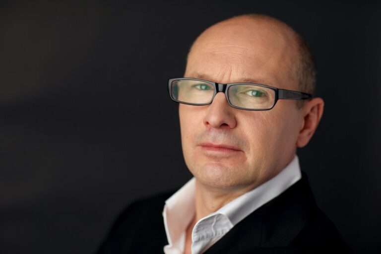 Un Expert TV Sollicité pour des Bijoux Volés du Louvre