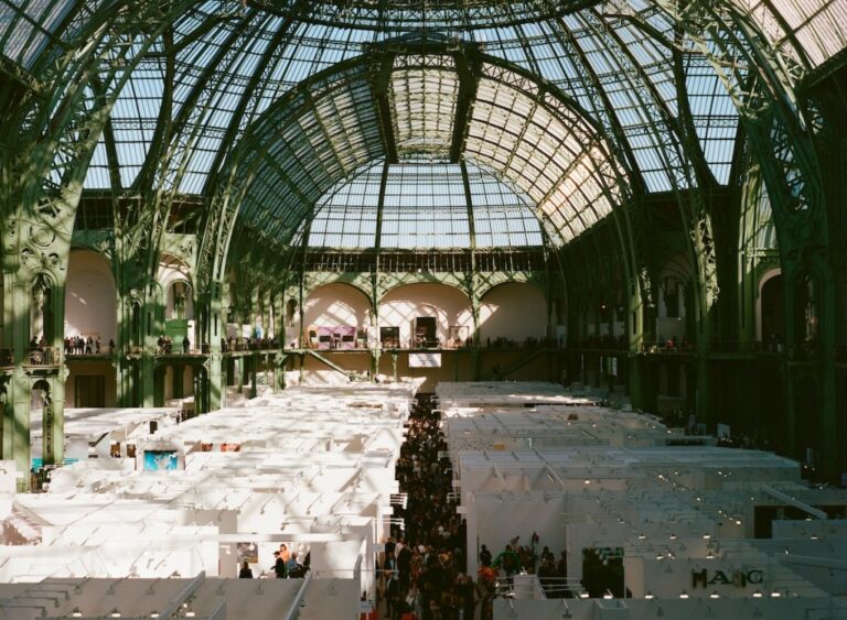 Ventes Millionnaires : Art Basel Paris s'Enflamme !