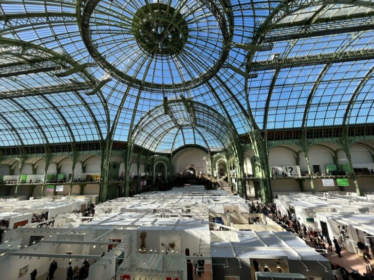 Vol au Louvre : Art Basel Paris renforce sa sécurité