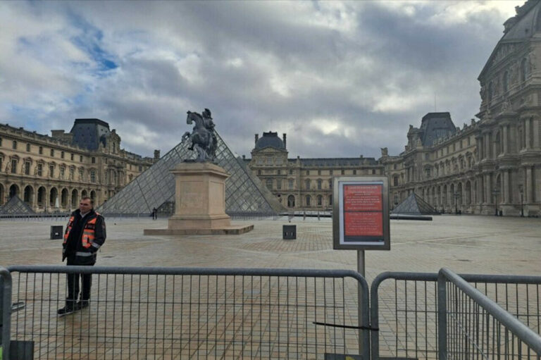 Vol au Louvre : le suspect dévasté, révèle son avocate