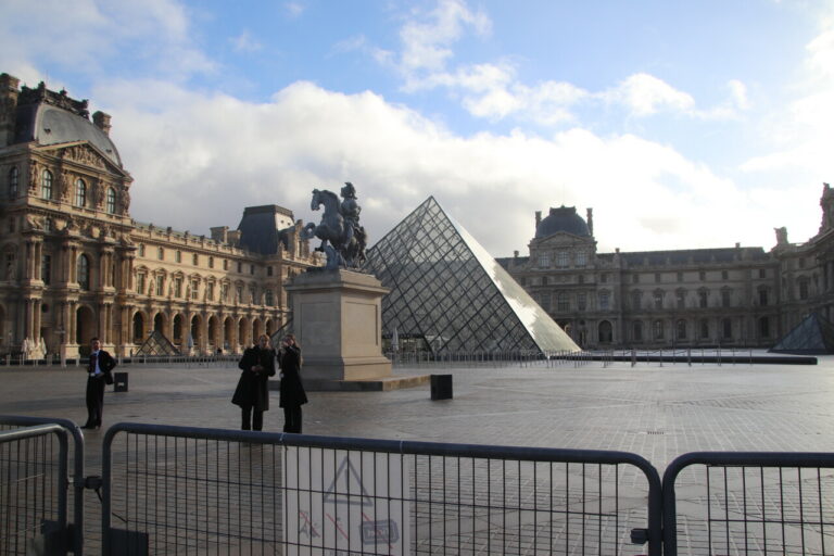 Vol au Louvre : les failles sécuritaires révélées