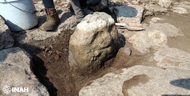 Découverte d'un Visage Maya en Calcaire: Mystère !
