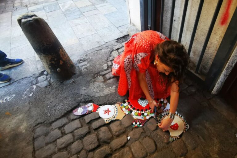 Découvrez les fleurs mosaïques sur le bitume de Dijon !