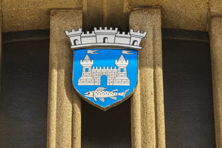 Défi : Associez chaque blason à sa région !