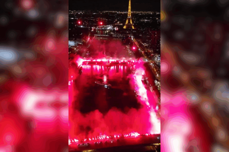 Incroyable feu d'artifice près de la Tour Eiffel !