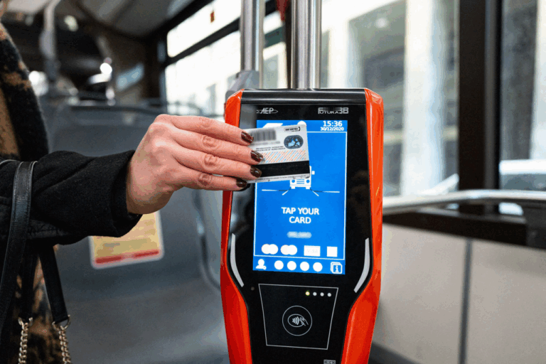 Paiement CB : Révolution dans les bus parisiens !