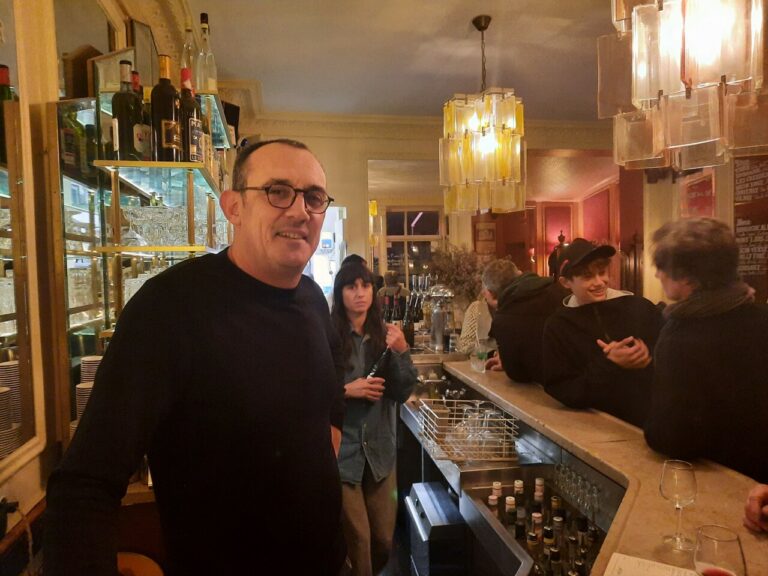 Redécouvrez "Au rêve", le bistrot légendaire de Montmartre