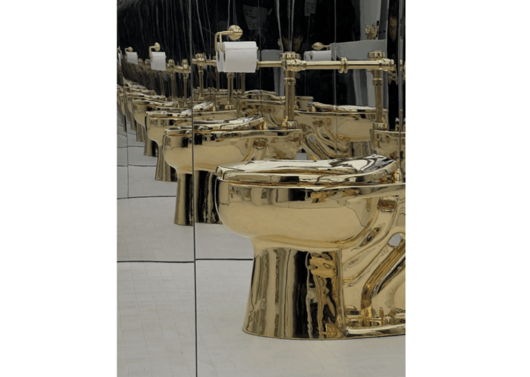 Ripley achète les toilettes en or de Cattelan!