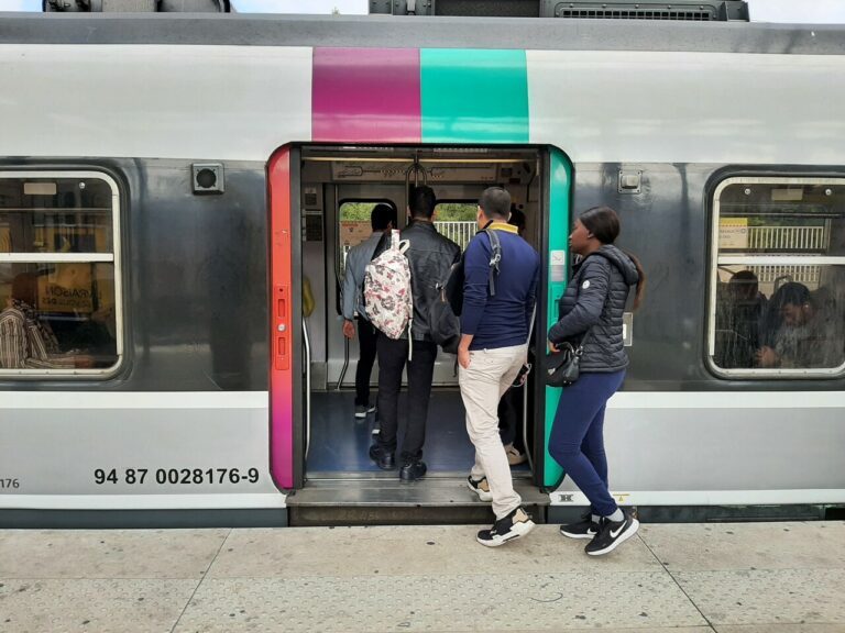 Une pétition choc pour des wagons femmes en Île-de-France