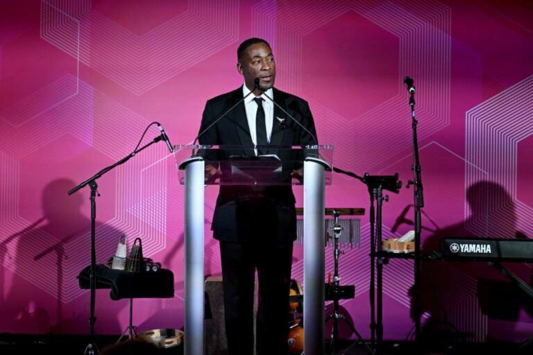 Budget Arts en Floride: Un Directeur Attristé