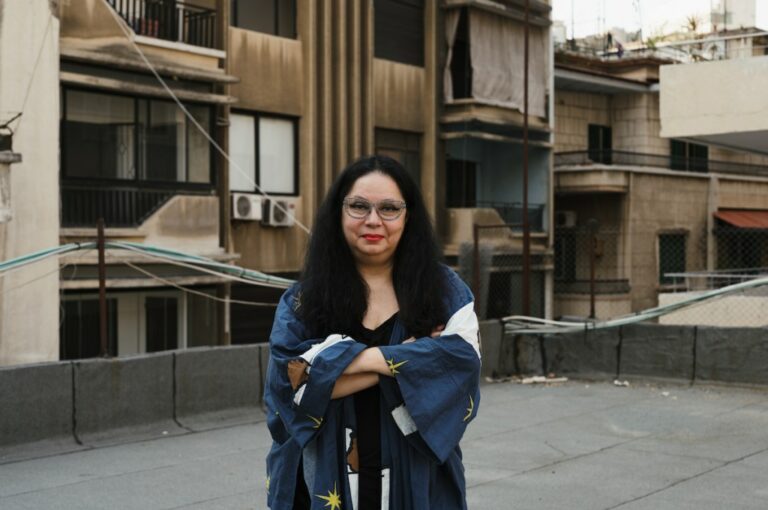 La Biennale d'Istanbul Abrégée: Curateur Quitte