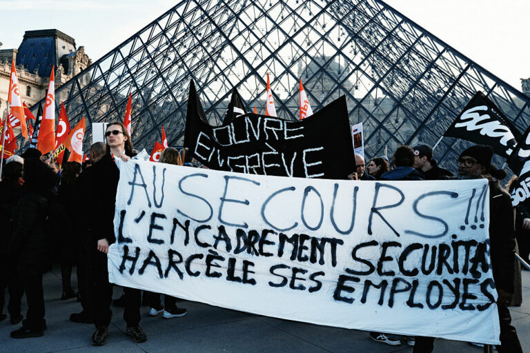 Louvre fermé: grève frappe encore le musée français