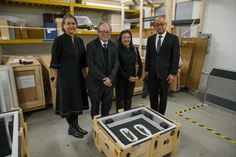 Musée de SF rend des sculptures volées à la Thaïlande