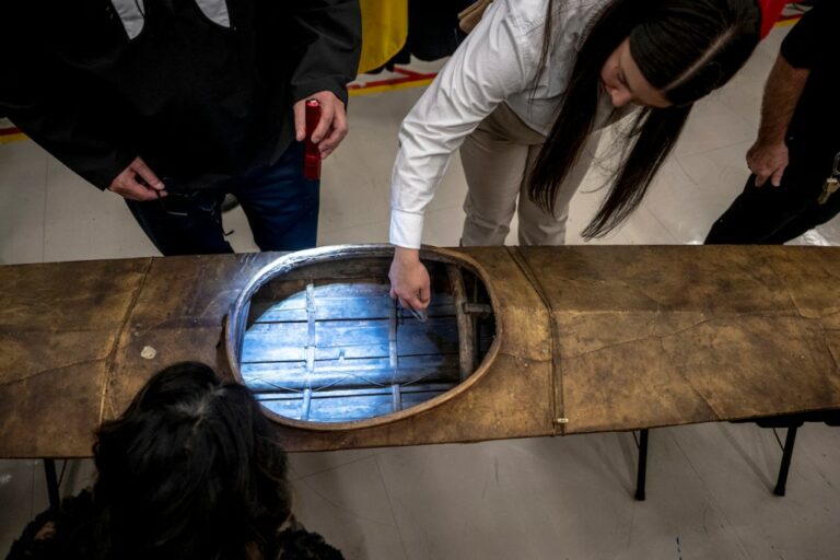 Pape Léo: Retour des Artéfacts Indigènes au Canada