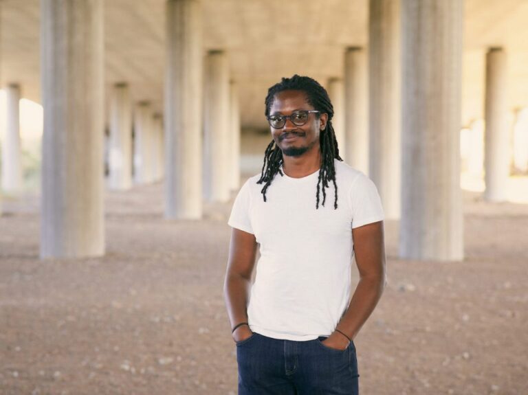 Un Artiste Remplace la Reine : Réaction Choc !