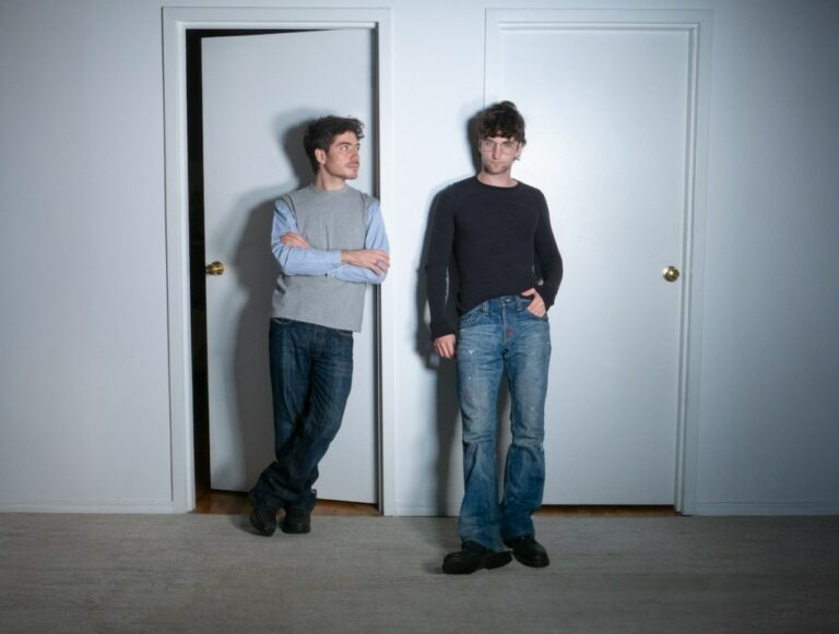 Un album collaboratif de 100k artistes cartonne!