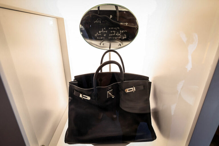 Un sac Birkin de Jane Birkin vendu 2,8 M$ !