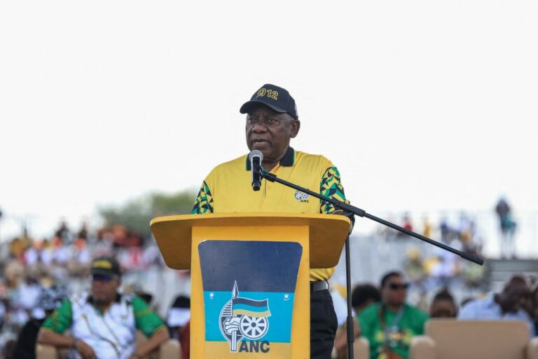 Artiste et Commissaire d'Expo Sud-Afrique Appellent Président