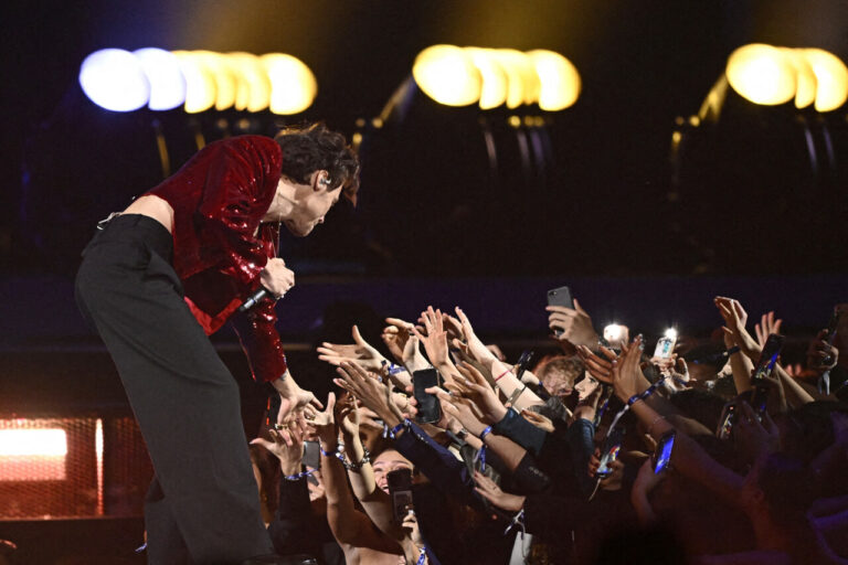 Elles dépensent sans compter pour Harry Styles : scandale !