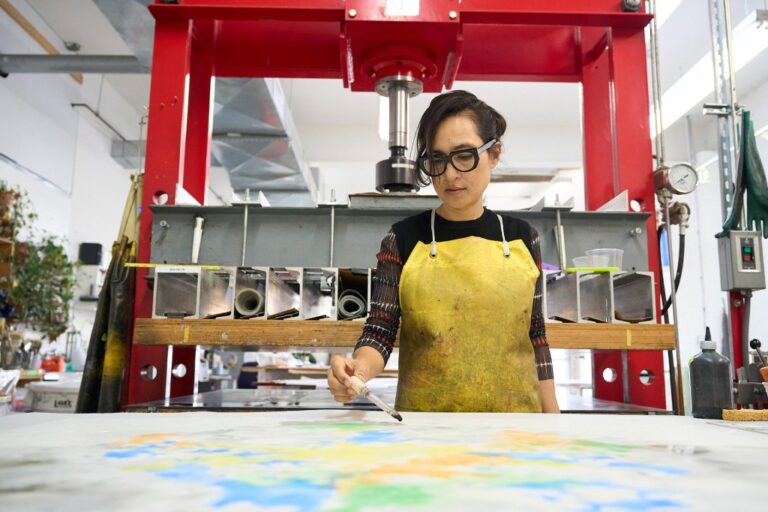 Film Animé de Shahzia Sikander Éblouit à Hong Kong