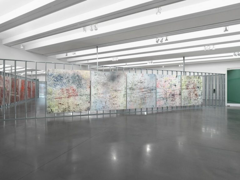 Jaqueline Humphries : Une Exposition Cache-Cache