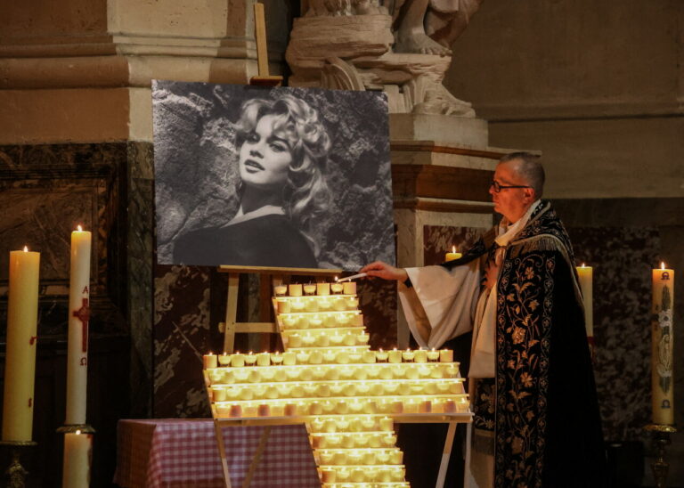 Paris : Hommage spectaculaire à Brigitte Bardot !