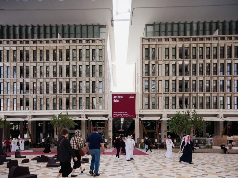 Art Basel Qatar: Succès et Acquisitions Clés!