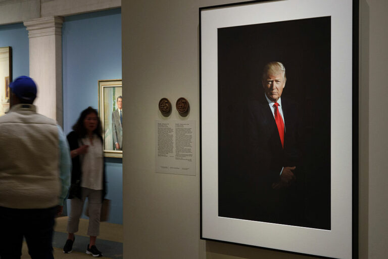 La Maison-Blanche propose un Trump XXL au Smithsonian